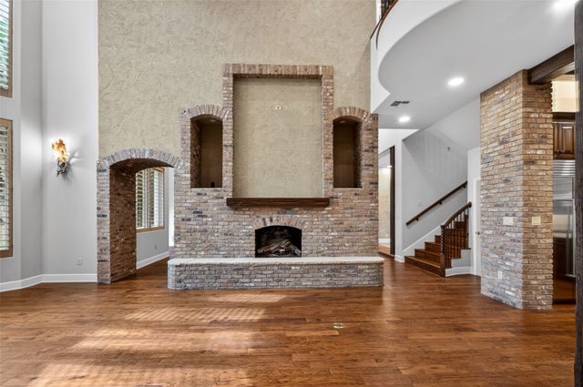 701 W Walcott Street, Pilot Point, TX 76258