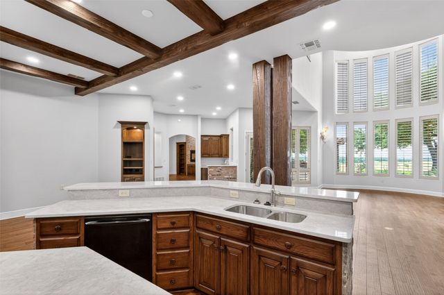 701 W Walcott Street, Pilot Point, TX 76258