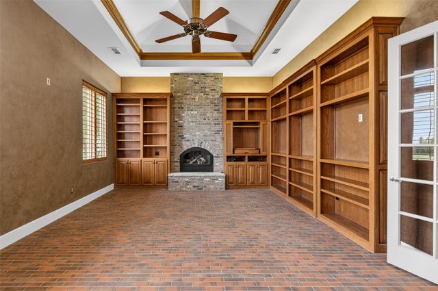 701 W Walcott Street, Pilot Point, TX 76258