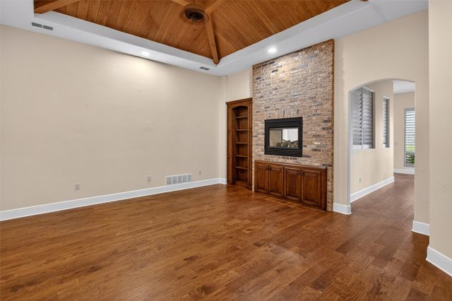 701 W Walcott Street, Pilot Point, TX 76258