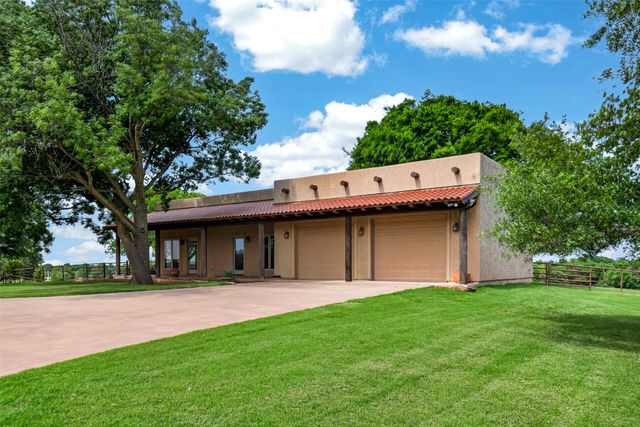 701 W Walcott Street, Pilot Point, TX 76258