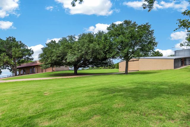 701 W Walcott Street, Pilot Point, TX 76258