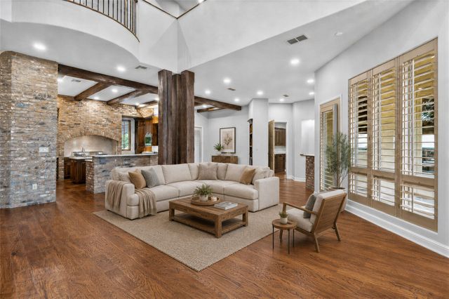 701 W Walcott Street, Pilot Point, TX 76258