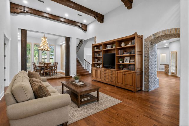 701 W Walcott Street, Pilot Point, TX 76258