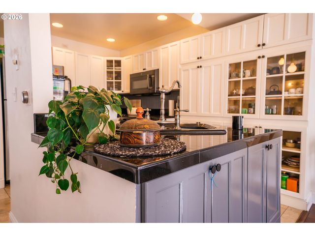 6605 W BURNSIDE St 153, Portland, OR 97210