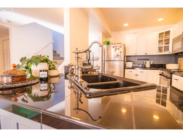 6605 W BURNSIDE St 153, Portland, OR 97210