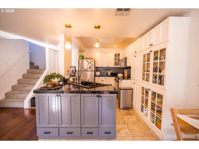 6605 W BURNSIDE St 153, Portland, OR 97210