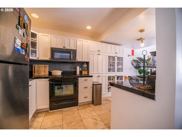 6605 W BURNSIDE St 153, Portland, OR 97210