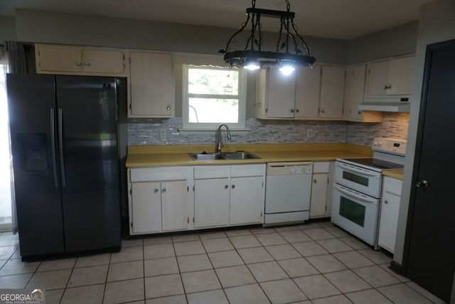 8898 Gatewood Cirlce, Jonesboro, GA 30238