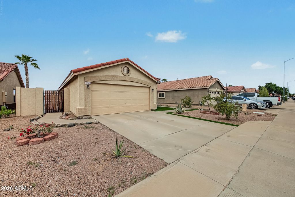 2728 S SHELBY --, Mesa, AZ 85209 — photo 2