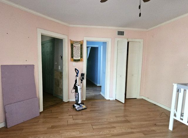 505 N Walnut Avenue, Eagle Lake, TX 77434