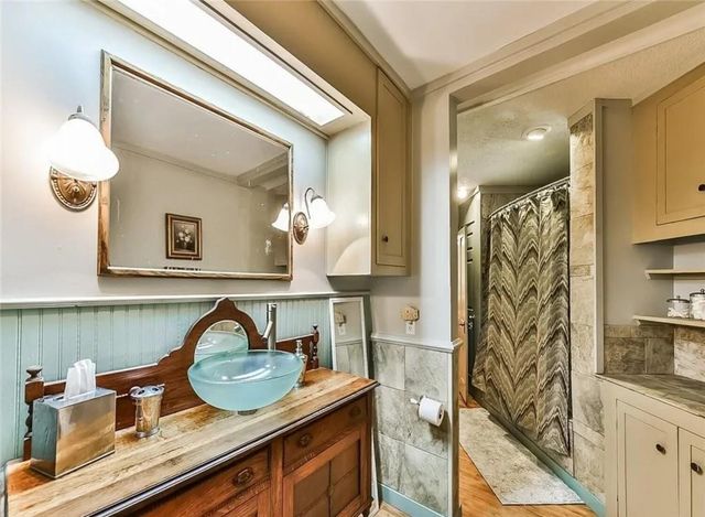 505 N Walnut Avenue, Eagle Lake, TX 77434