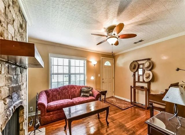 505 N Walnut Avenue, Eagle Lake, TX 77434