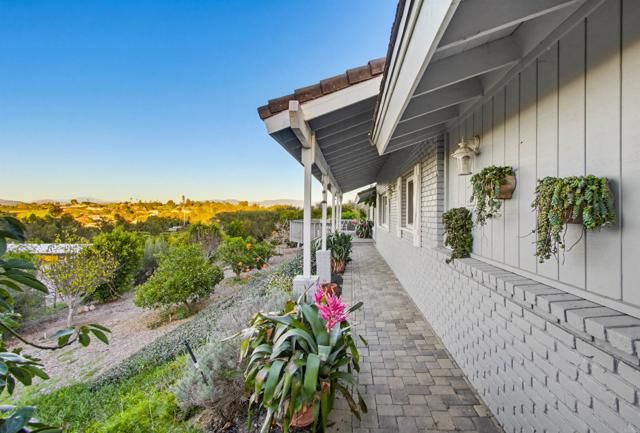 5012 Sleeping Indian Road, Fallbrook, CA 92028