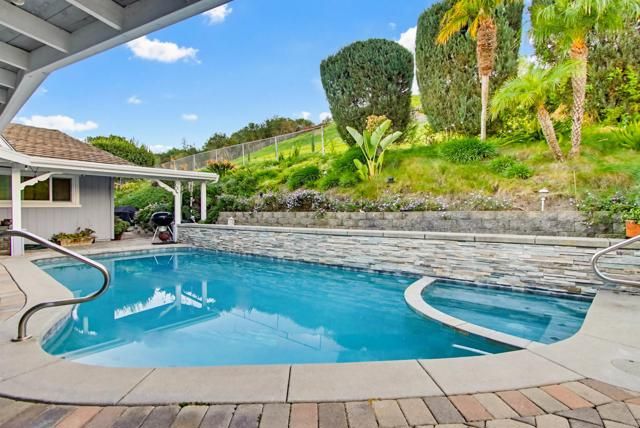 5012 Sleeping Indian Road, Fallbrook, CA 92028