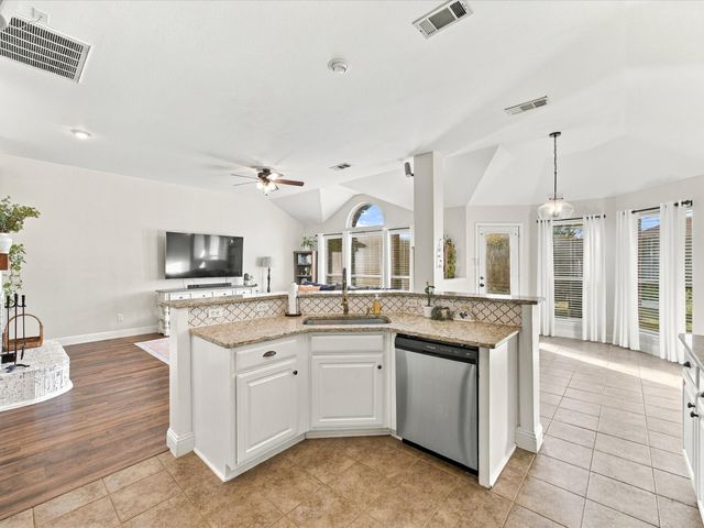 5344 Ridge View Drive, Watauga, TX 76137