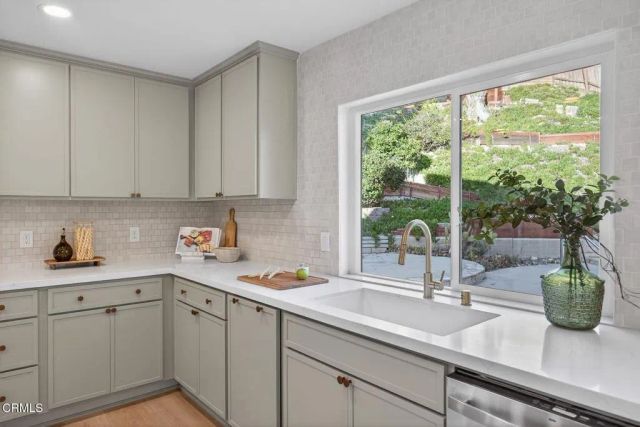 2868 Amber Wood Place, Thousand Oaks, CA 91362