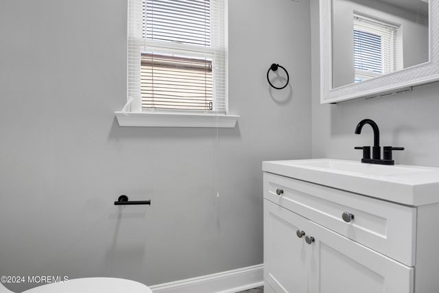 42 Jahn Street, Keansburg, NJ 07734