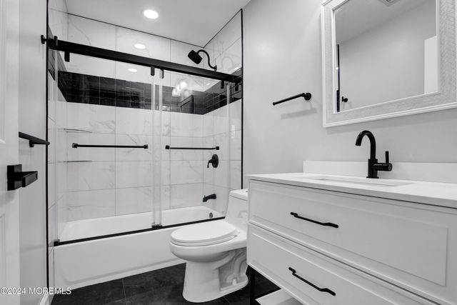 42 Jahn Street, Keansburg, NJ 07734