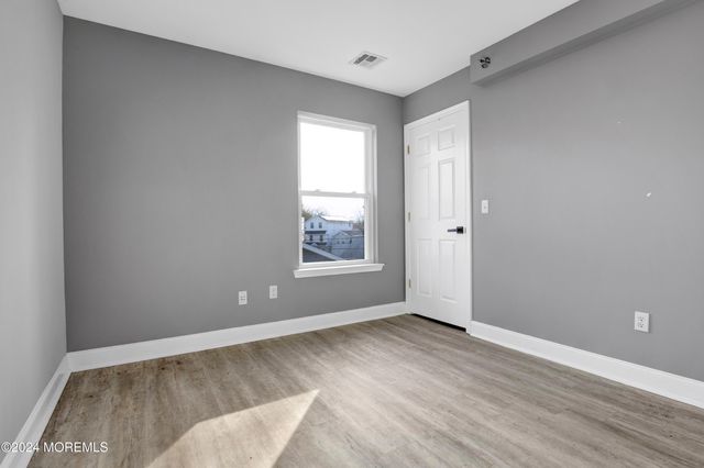 42 Jahn Street, Keansburg, NJ 07734