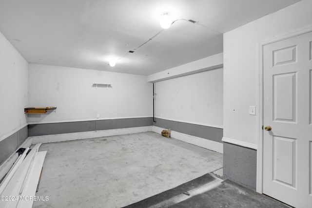 42 Jahn Street, Keansburg, NJ 07734