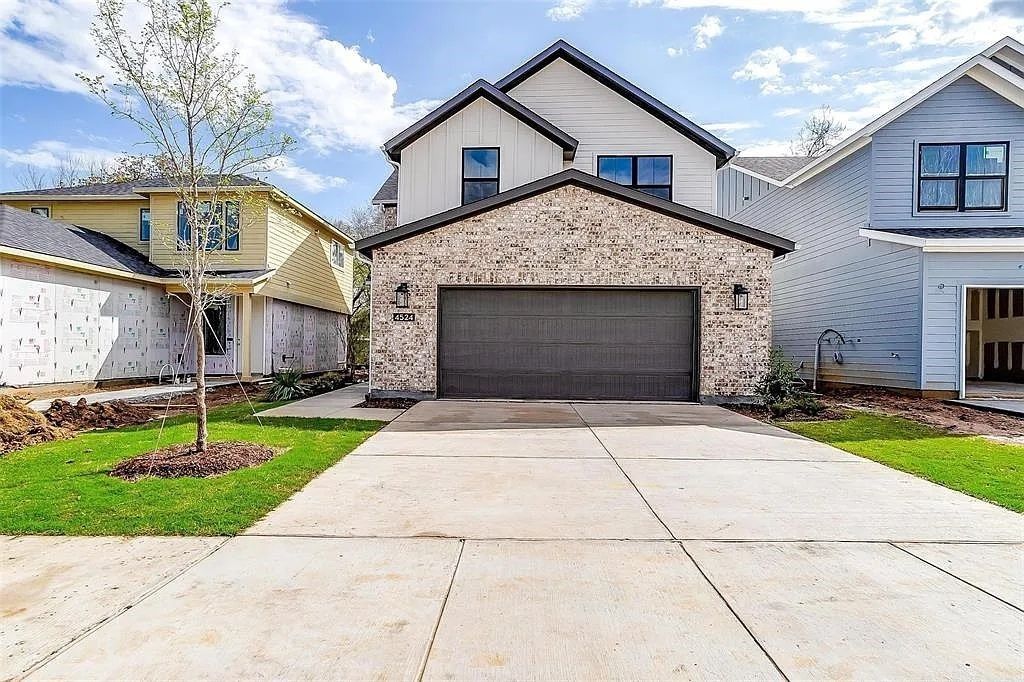 4524 Hogans Alley Drive, Arlington, TX 76001