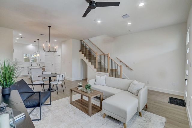 1211 Dewalt Street, Houston, TX 77088