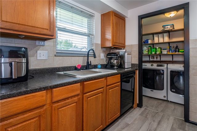 7701 Shepherdess Drive, Huber Heights, OH 45424