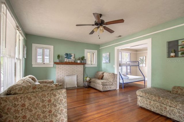 907 NW 11TH AVENUE, Gainesville, FL 32601