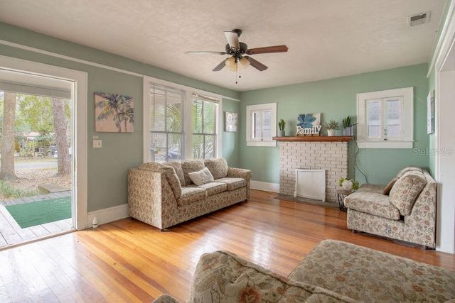 907 NW 11TH AVENUE, Gainesville, FL 32601