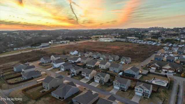 832 Old Towne Loop Drive, Seymour, TN 37865