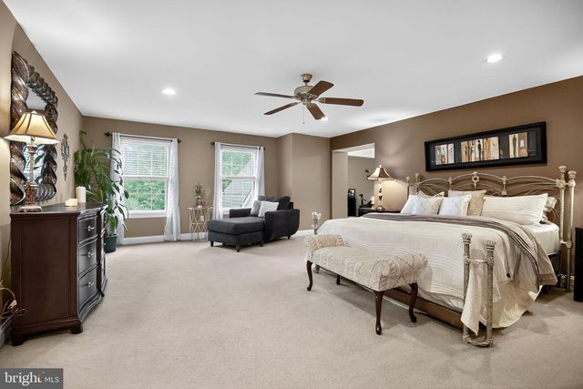 512 CHAMPIONSHIP DR, Harleysville, PA 19438