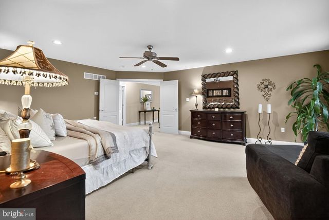 512 CHAMPIONSHIP DR, Harleysville, PA 19438