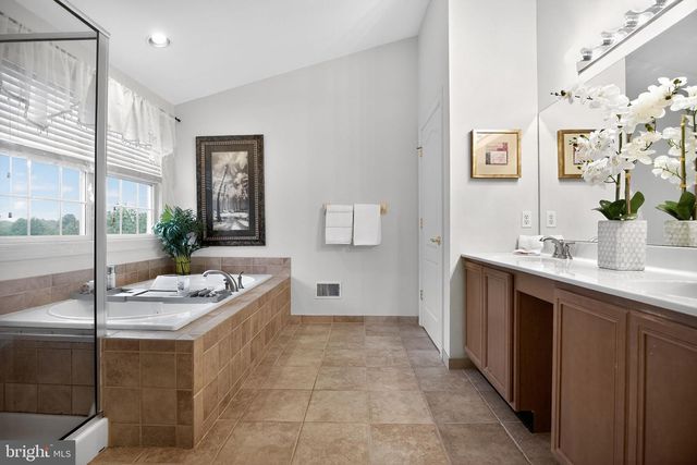 512 CHAMPIONSHIP DR, Harleysville, PA 19438