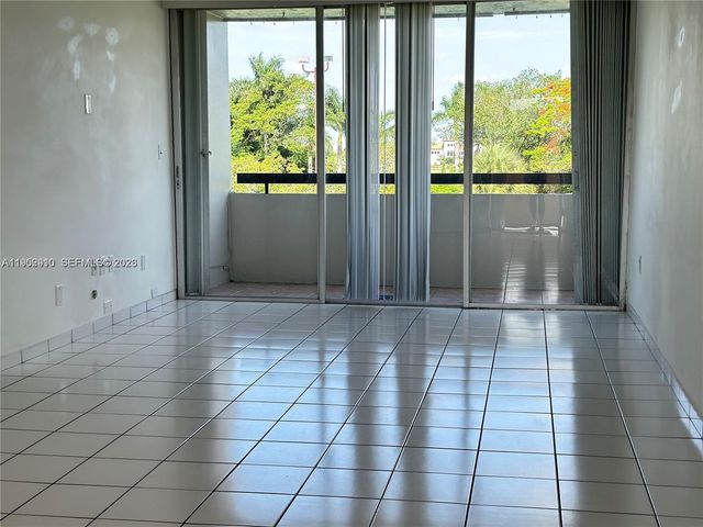 802 NW 87th Ave 315, Miami, FL 33172