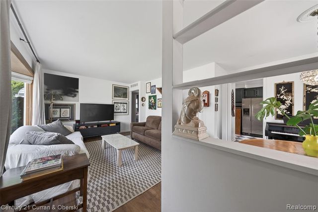 725 S Manitou Avenue, Commerce Twp, MI 48017