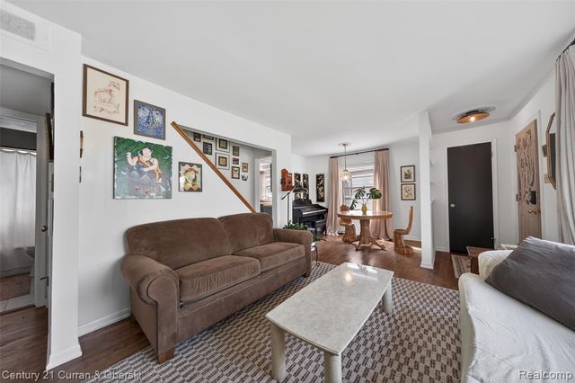 725 S Manitou Avenue, Commerce Twp, MI 48017