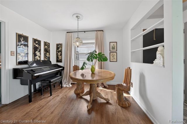 725 S Manitou Avenue, Commerce Twp, MI 48017