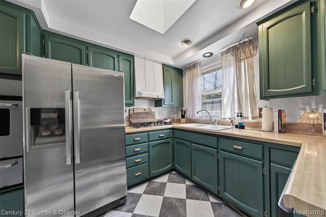 725 S Manitou Avenue, Commerce Twp, MI 48017