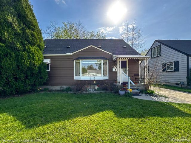 725 S Manitou Avenue, Commerce Twp, MI 48017