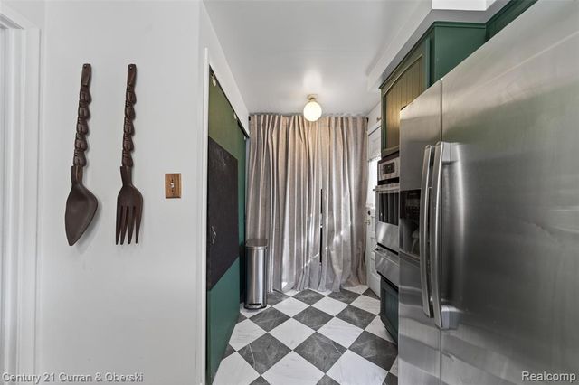 725 S Manitou Avenue, Commerce Twp, MI 48017