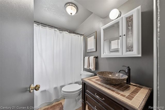 725 S Manitou Avenue, Commerce Twp, MI 48017