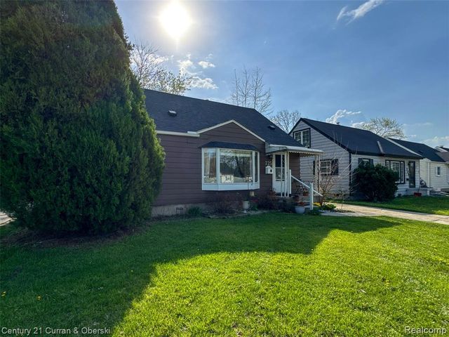 725 S Manitou Avenue, Commerce Twp, MI 48017