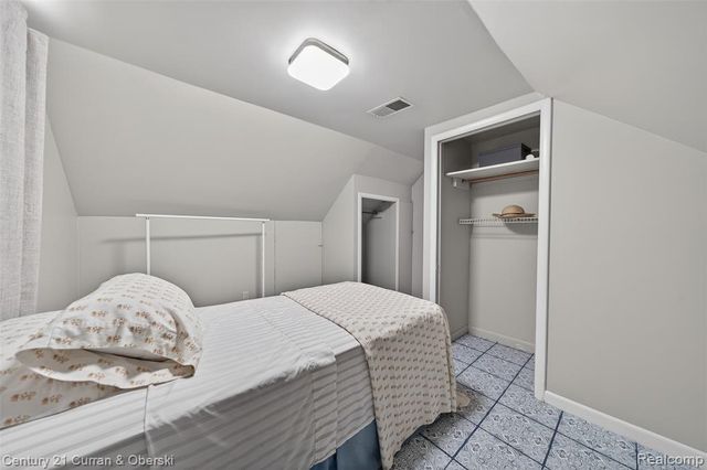 725 S Manitou Avenue, Commerce Twp, MI 48017