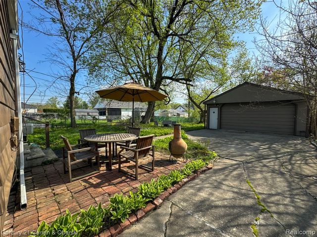 725 S Manitou Avenue, Commerce Twp, MI 48017