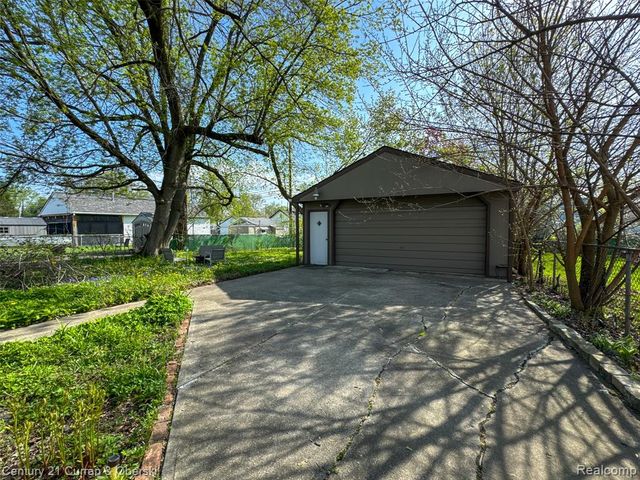 725 S Manitou Avenue, Commerce Twp, MI 48017