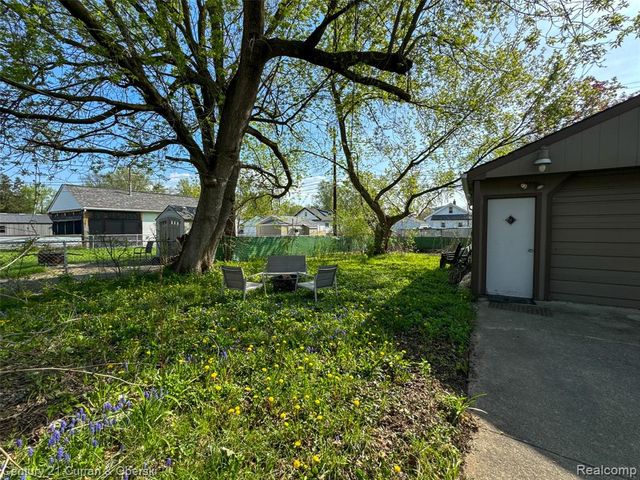 725 S Manitou Avenue, Commerce Twp, MI 48017