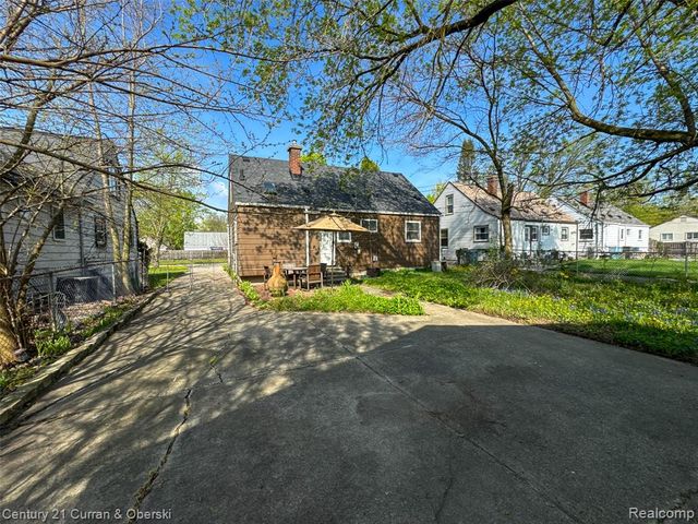 725 S Manitou Avenue, Commerce Twp, MI 48017