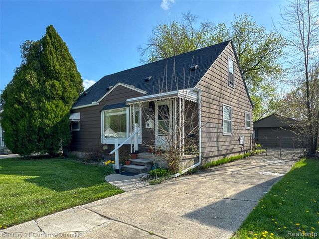 725 S Manitou Avenue, Commerce Twp, MI 48017