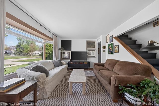 725 S Manitou Avenue, Commerce Twp, MI 48017